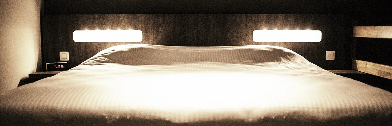 Deluxe tweepersoonskamer met hoofdbord en sfeerverlichting